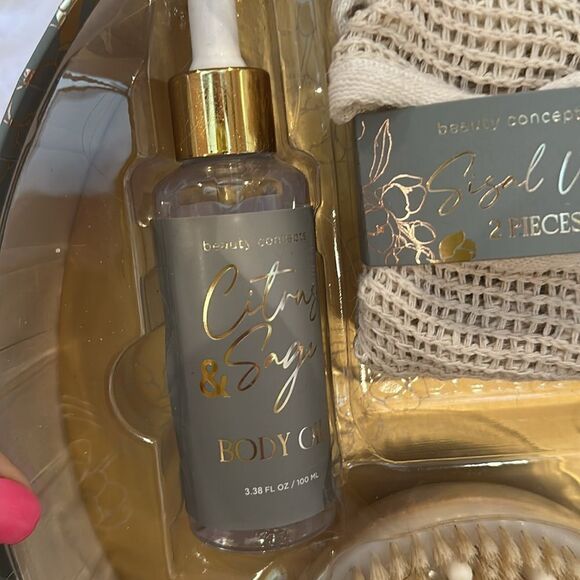 Citrus & Sage Bath Set Body Scrub Body Wash Body Oil Sisal Cloths and Scrubber - Picture 2 of 9